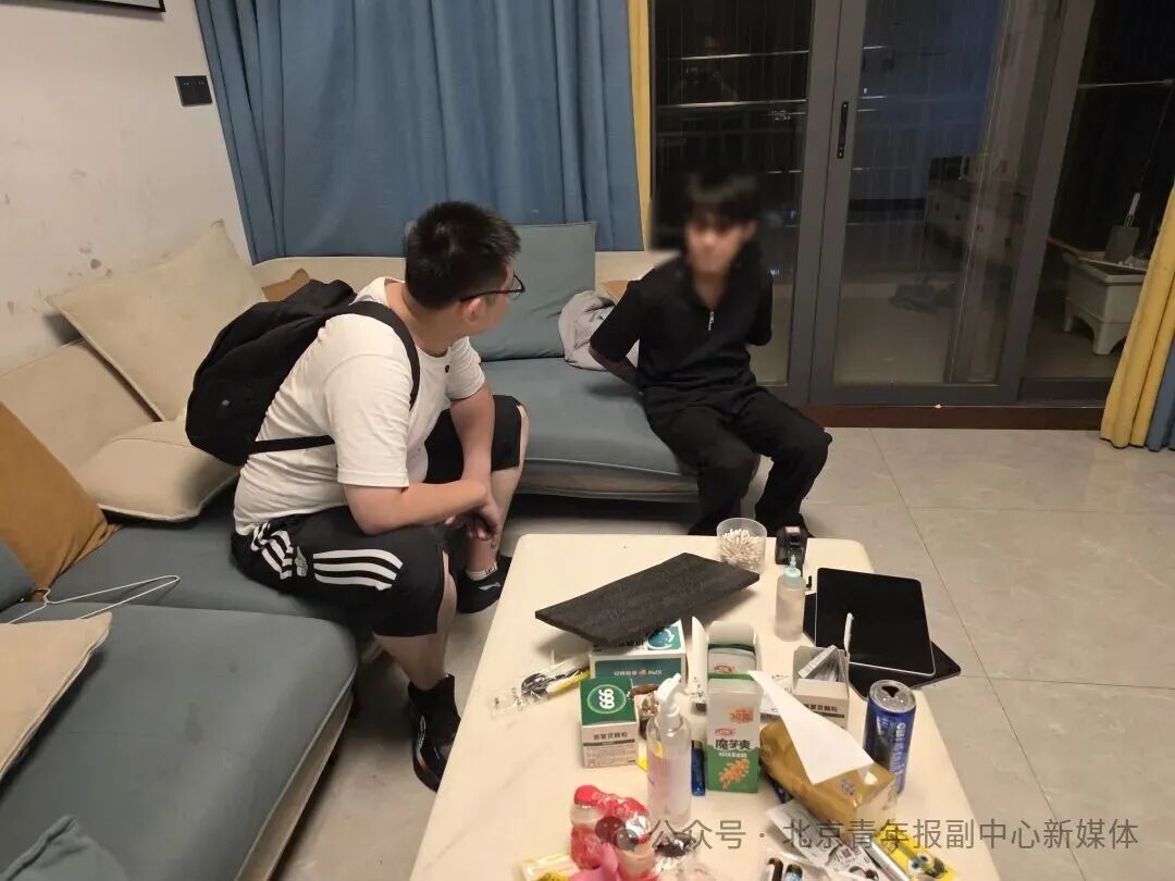 用“游戏皮肤”礼包诱导小学生扫码下载带毒App，全国家长累计被骗200万元 - 图4