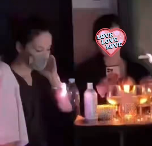 王菲低调现身谢霆锋鸟巢演唱会，好友俞飞鸿陪同 - 图4