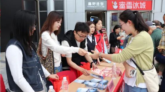 西安市莲湖区开展“民法典宣传月”集中宣传活动 - 图1