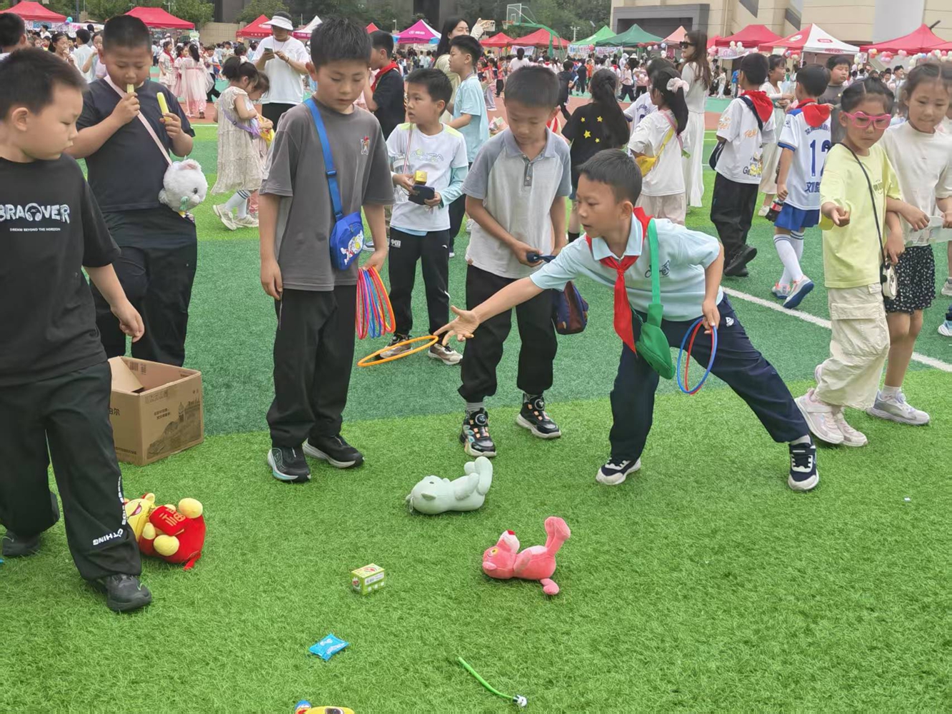 紫荆山南路小学开展六一“职业体验日一起来嗨购”主题活动 - 图1