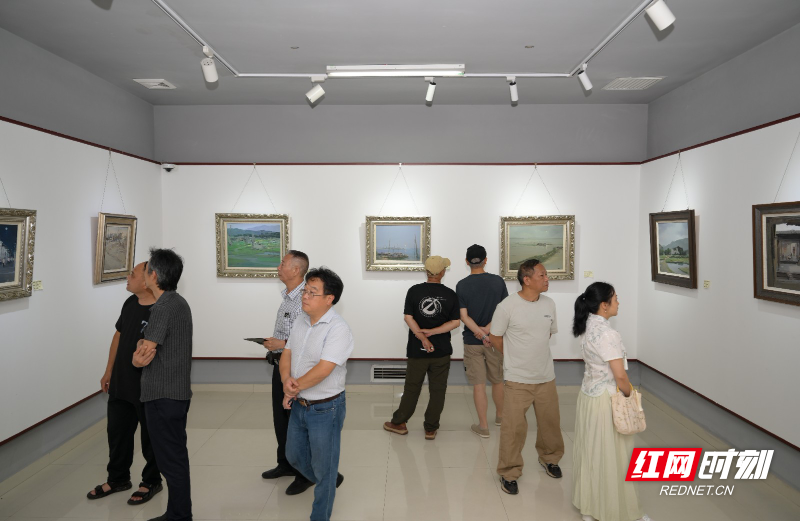 油画绘东江 艺韵迎旅发 东江湖油画作品展精彩启幕 - 图1