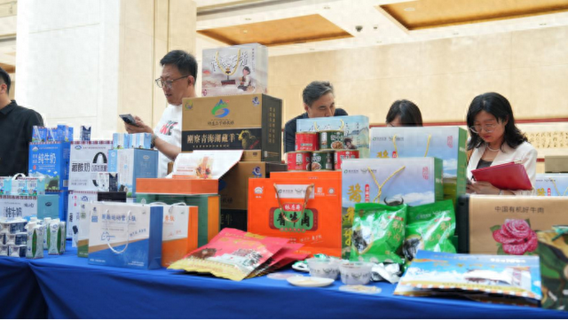 青海百余款高原特色农产品亮相济南现场达成40余项合作意向 - 图1