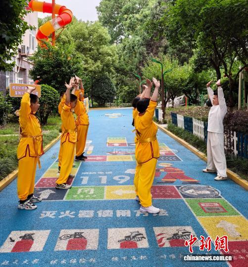 江苏扬州托起困境儿童“满满的幸福” - 图1