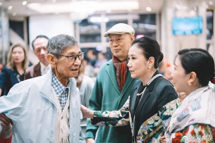 香港又一位“金牌绿叶”去世！被誉为“千面如来”，师弟罗家英发文悼念 - 图2