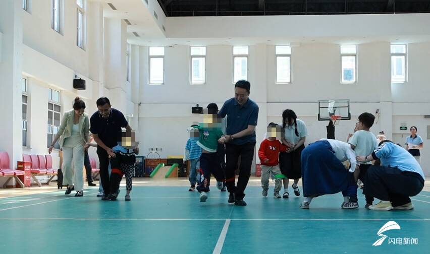 “媒体献爱心 温情伴成长”主题关爱活动走进崂山区爱融儿童潜能发展中心 - 图3