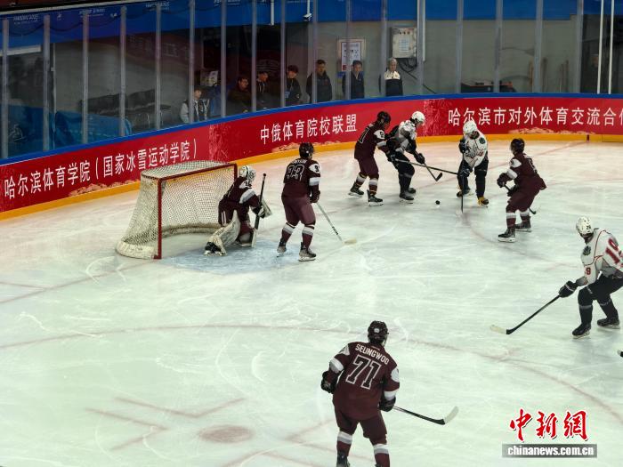 国际冰雪体育大学联盟首届冰球邀请赛开赛 - 图1