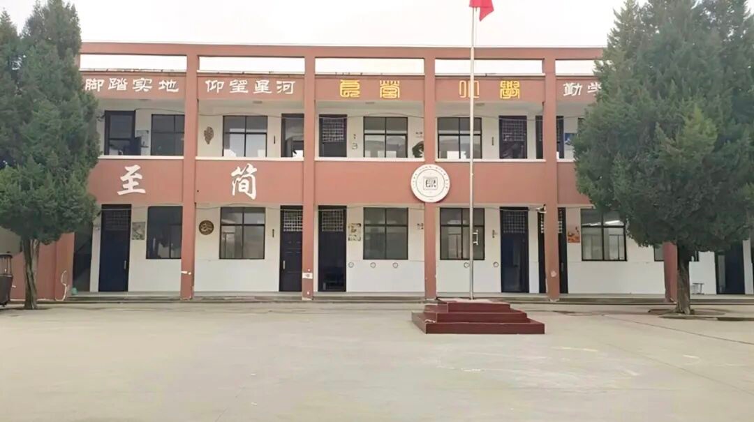 长虹爱心助学暖童心 科技点亮乡村课堂 让教育微光汇成星河 - 图1