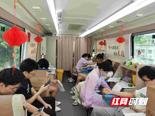 湖南潇湘技师学院开展无偿献血公益活动 - 图2
