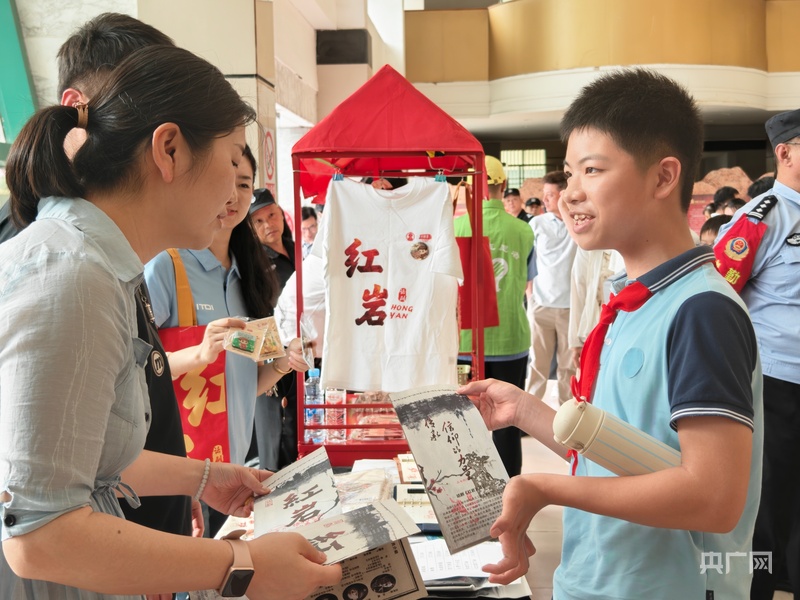 中国铁路文工团话剧《红岩》在江西首演 - 图4