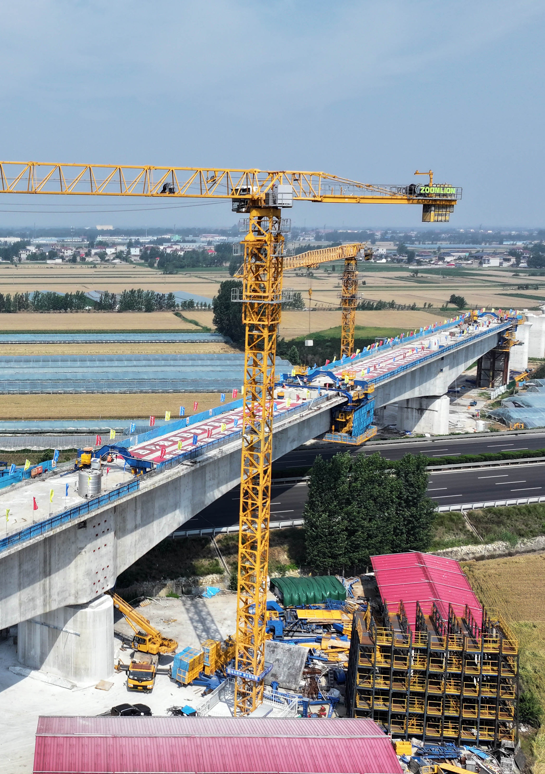 潍宿高铁跨京沪高速连续梁顺利合龙 - 图4