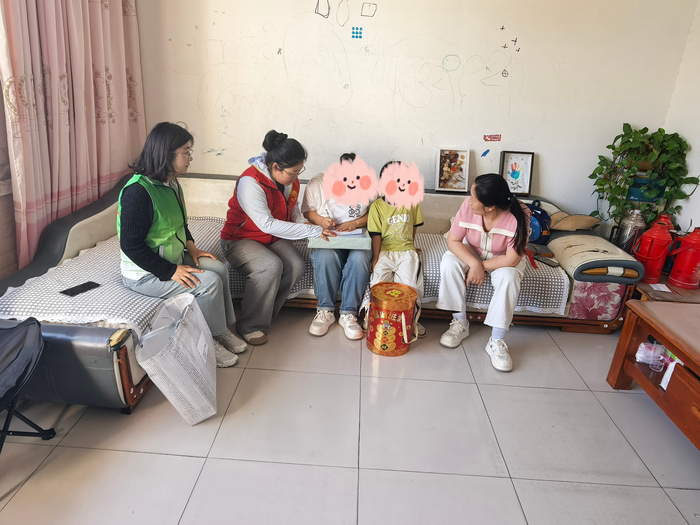 “暖心六一，关爱童行”——茶业口镇民政社工站开展儿童节走访慰问活动 - 图1