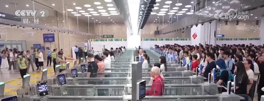 得益于便捷通关和大湾区火热文旅消费市场 珠港、珠澳跨境往来强劲增长 - 图1