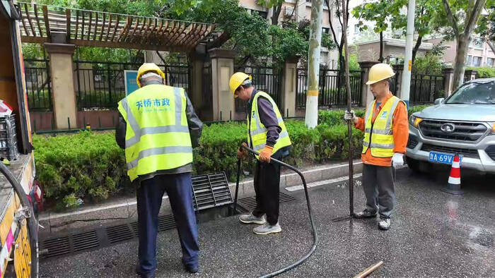 清淤疏通排水“动脉” 济南市天桥区全力筑牢汛期安全防线 - 图1