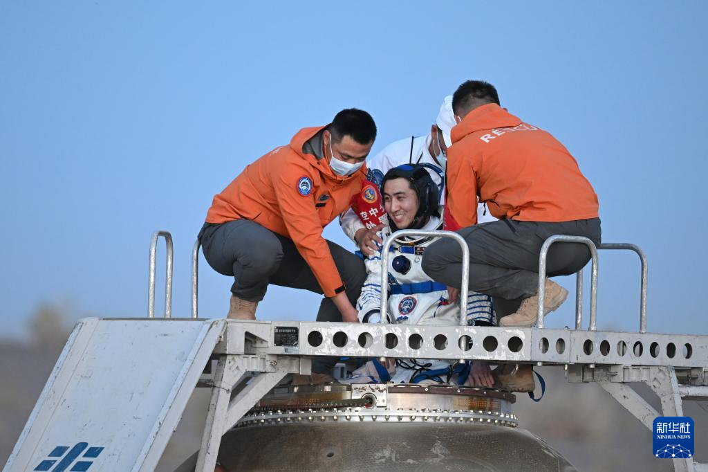 神舟二十一号航天员乘组返回任务取得圆满成功 - 图8