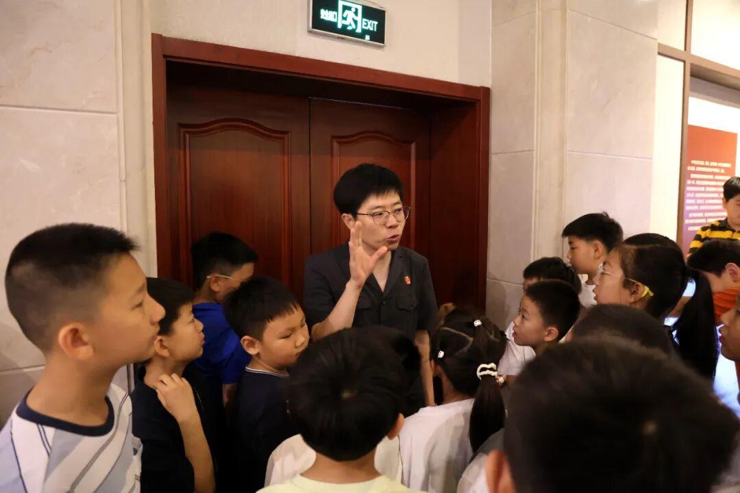 善护童行：当一天“小法官”，探秘法院里的“大世界” - 图10