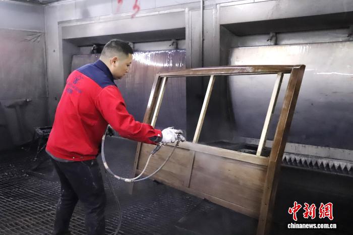 赣江观澜：“小家具”撬动“大产业” 南康家具何以“出海全球”？ - 图3