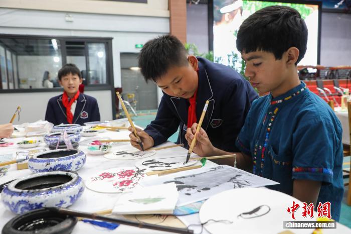 美国青少年赴青海西宁校园开展研学联谊活动 - 图8