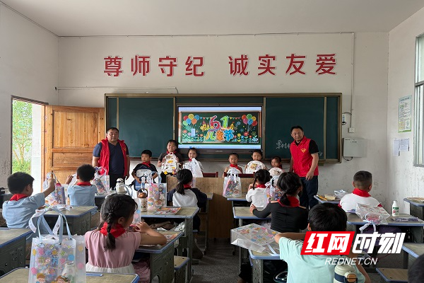 观音阁镇：情暖六一护童心 关爱相伴助成长 - 图1