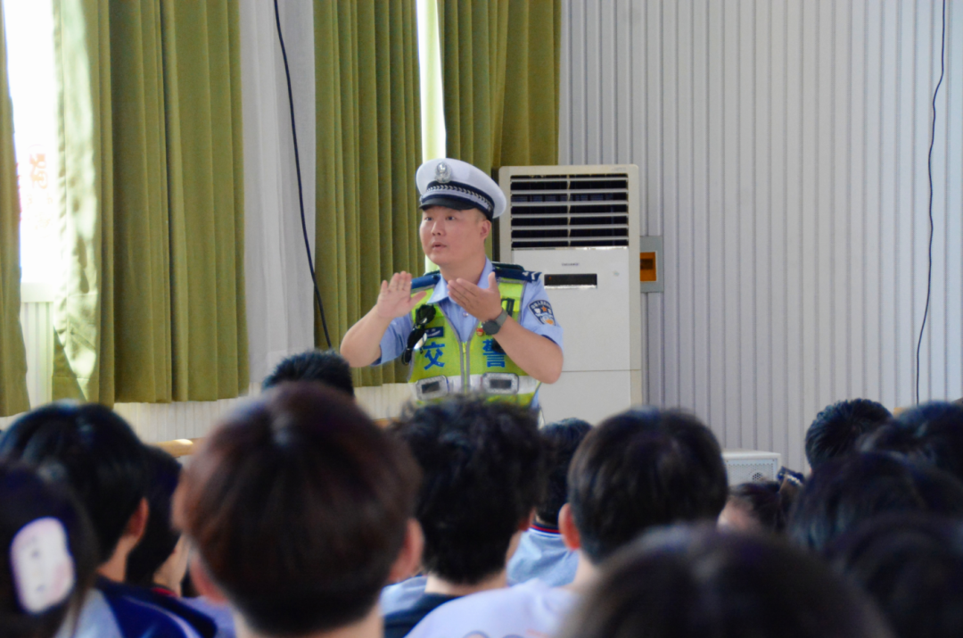 郑州交警走进盲聋哑学校 开展交通安全宣教活动 - 图4