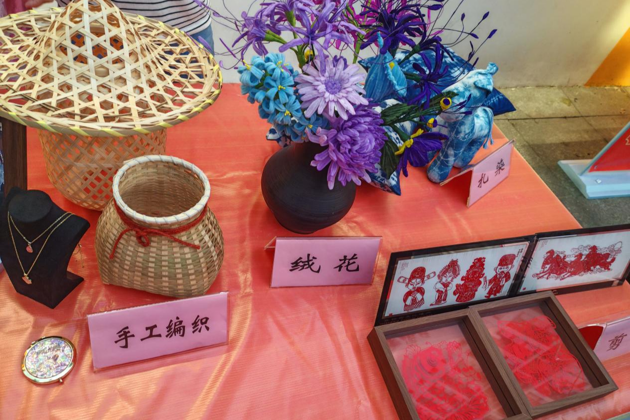 民心佳园小学开展“明心非遗”作品义卖公益活动 - 图2