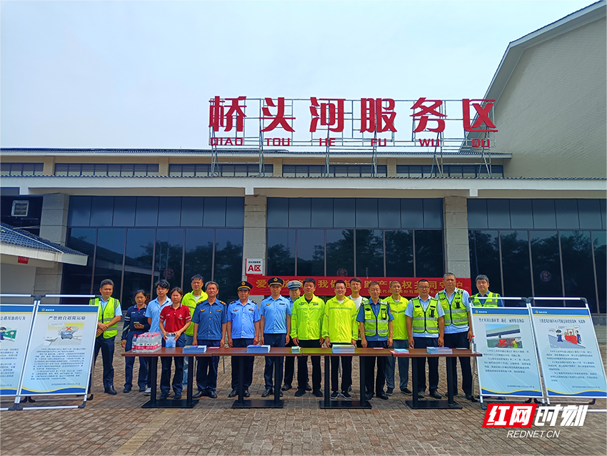 普法护航高速路 温情服务暖民心 - 图1