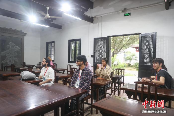 多国“洋网红”庐山行：用镜头向世界讲述庐山故事 - 图1