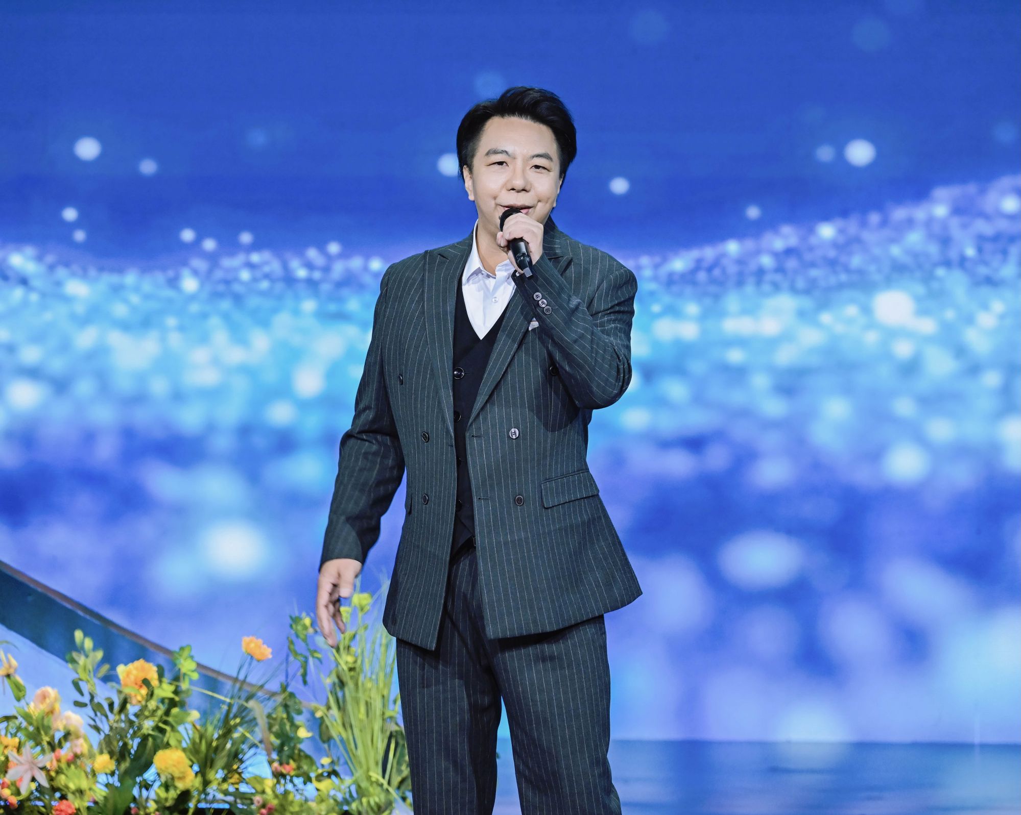 索南扎西演唱的《真心英雄》之所以“火” - 图6