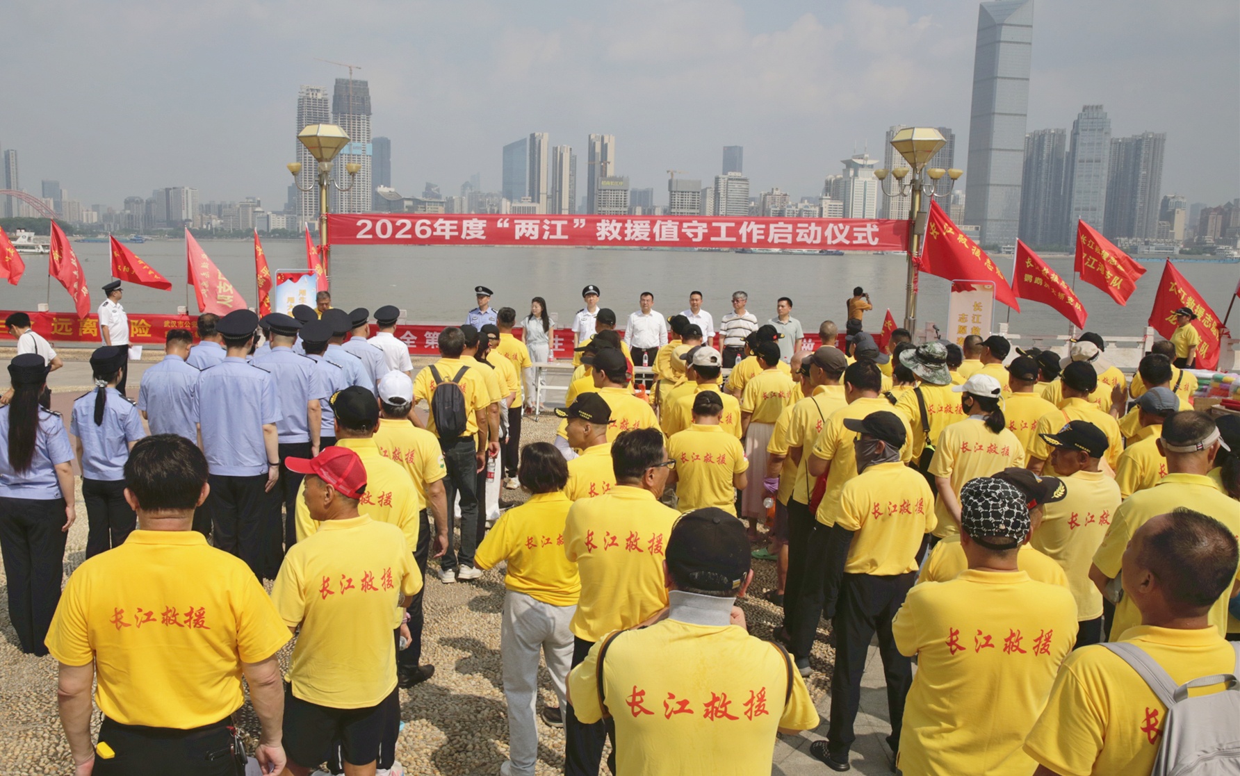 警民联动守两江 武汉启动2026年长江汉江汛期救援值守 - 图1