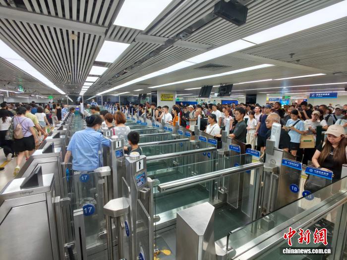 深圳罗湖口岸今年客流量突破3000万人次 - 图1