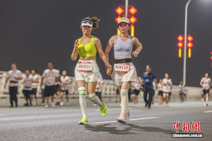 2026南昌万人夜跑活动举行 - 图7