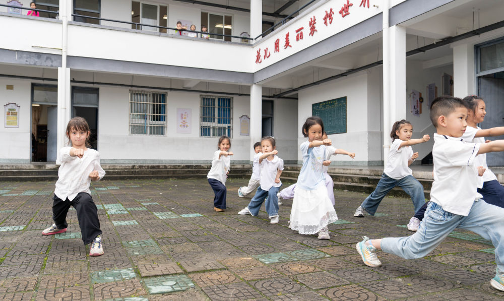 阿琳娜：皖南田园筑武侠童年 - 图11