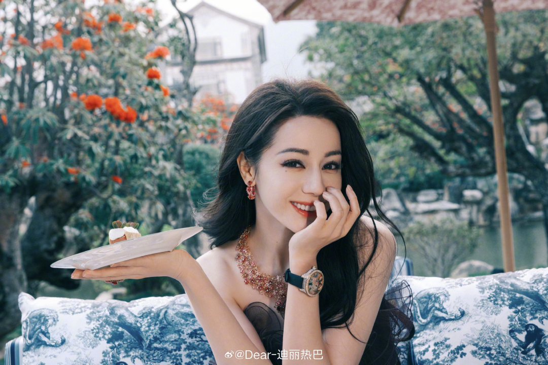 迪丽热巴爸爸开通社交账号，没关注女儿，仅发1条视频涨粉超17万 - 图3