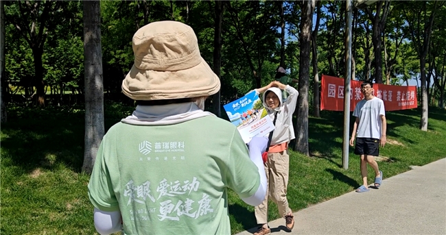 城市公益行·爱眼、爱运动、更健康——让爱看得见，天真无“斜”健步走活动在郑温暖举行 - 图11