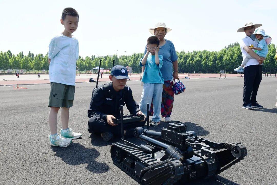 “六一”童趣不散场：跨越数十载时光，每一代童年皆闪闪发光 - 图19