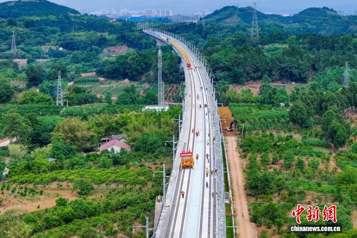 成渝中线高铁全线铺轨工程正式启动 - 图2