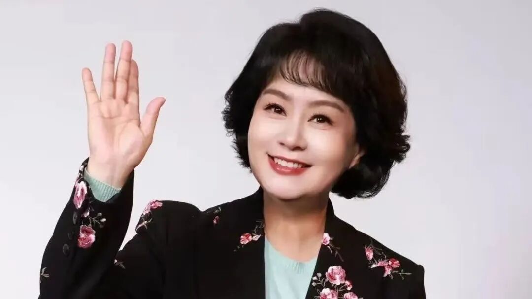 著名女主持宣布明天退休！曾创造惊人收视率！网友感叹：几代人的回忆…… - 图8