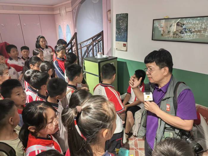 “我在报社当主编”——槐荫区润元实验学校学生走进新黄河全媒体传播集团 - 图1
