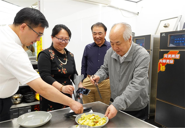 从书信预言到实战炊烟：一个战略科学家的远见与爱餐的硬核实践 - 图3