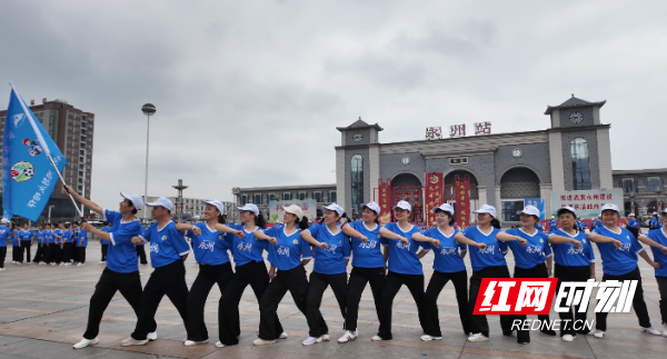 冷水滩：千人齐舞“永冲锋” 热力助威足球赛 - 图4
