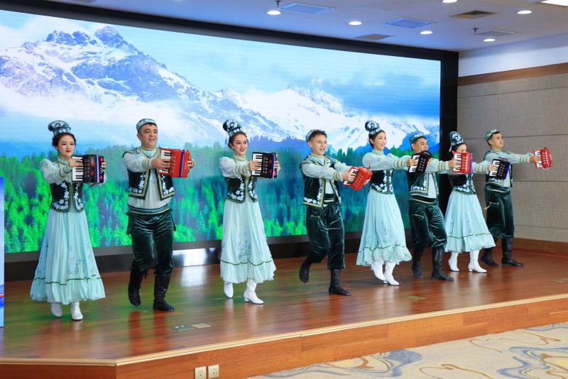 2026“黄河旋风杯”塔城半程马拉松赛事发布会在京举行 - 图5