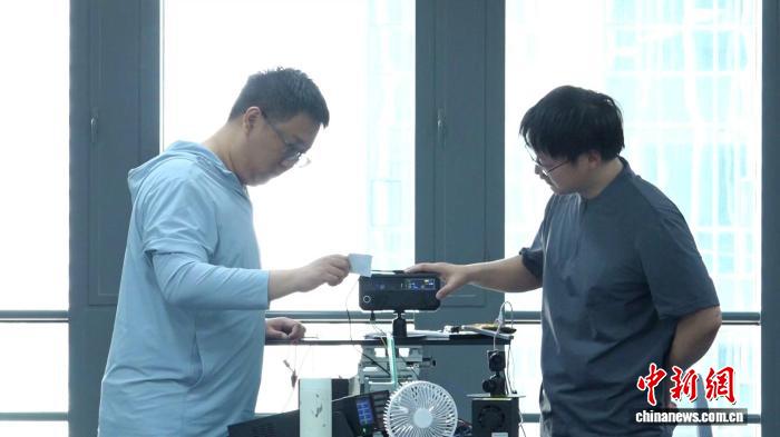 中国灭蚊神器：每秒可击落30只蚊子！全球众筹爆单狂卖250余万美元 - 图1