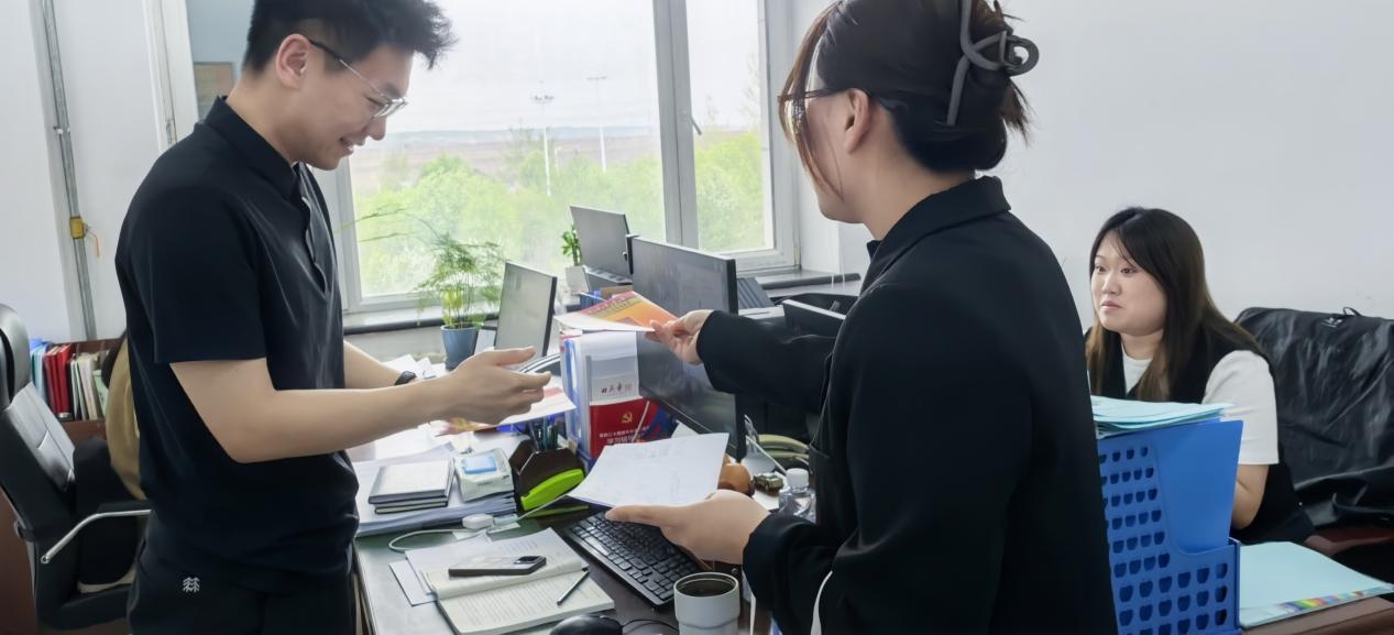 逊克县直机关工委多维开展民法典宣传月系列普法活动 - 图1