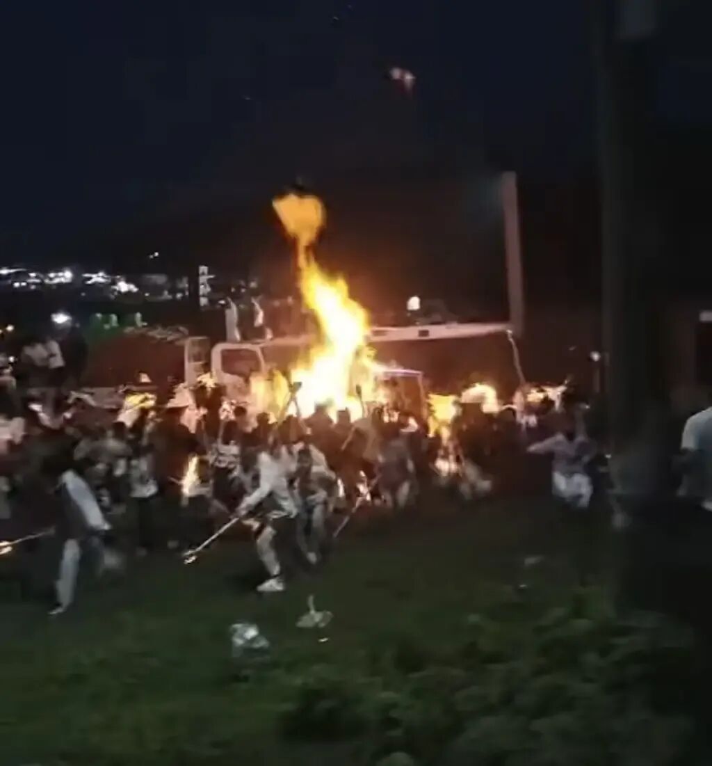 云南宣威通报：村民过火把节时，盛有可燃液体的塑料桶意外倾倒引发燃烧，16名群众不同程度灼伤，伤者正接受治疗，伤情平稳