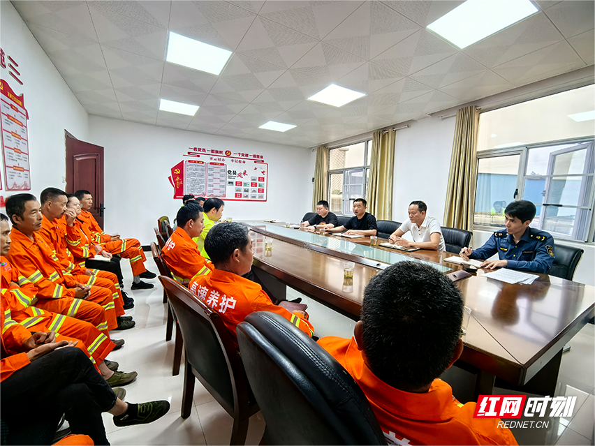 普法护航高速路 温情服务暖民心 - 图3
