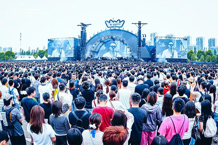 众多乐迷奔赴这场夏日狂欢 2026长沙草莓音乐节火热开唱 - 图2