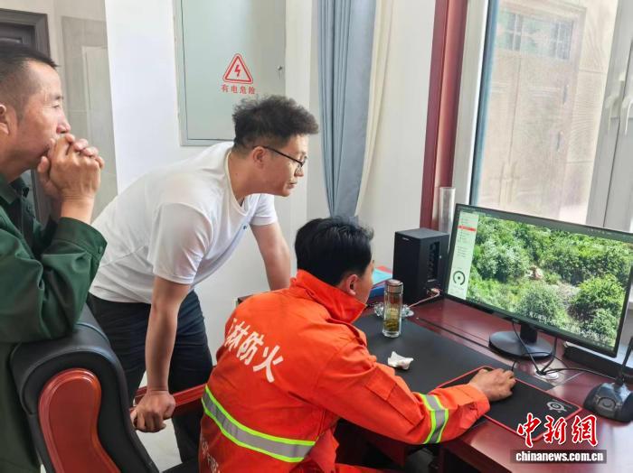 宁夏南华山国家级自然保护区麋鹿家族再添丁 - 图1