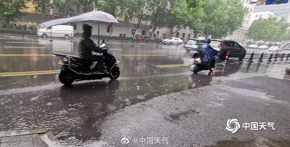 中国气象局：今年5月全国平均降水量为近10年同期最多，广东恩平、湖北荆州、江西上犹、广西贵港、湖北安陆日降水量突破历史极值 - 图1