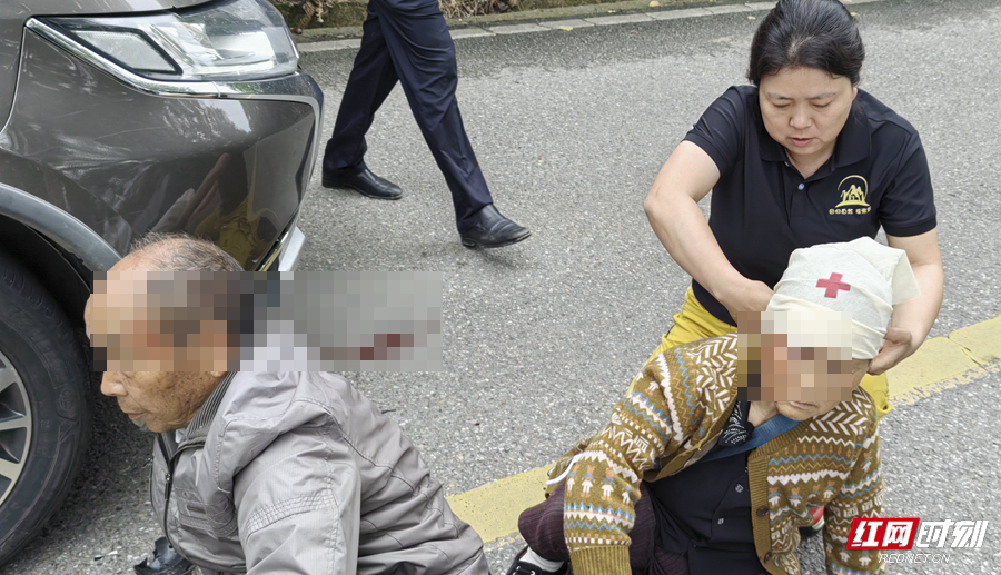 挺身而出！张家界市蓝天救援队高星路遇交通事故救助受伤老人 - 图1