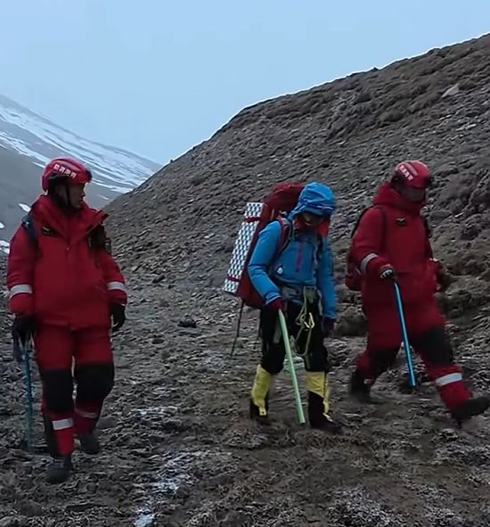 3人偷登玉珠峰致原定开山时间延期，大量游客行程被迫取消 - 图1