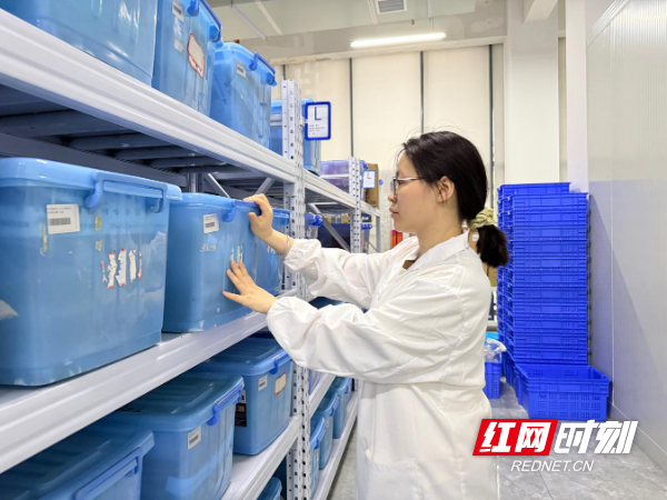 服务先锋张银萍：食品样品的“铁面管家” - 图1